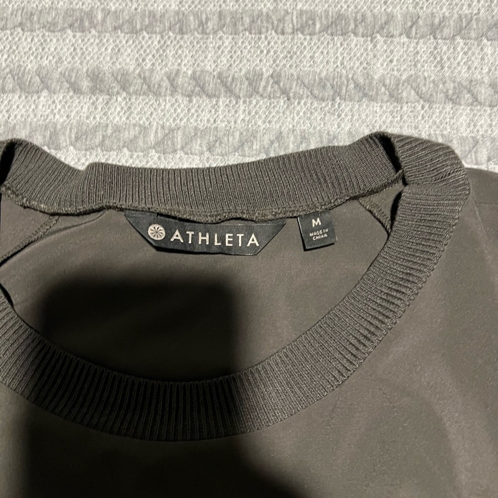 Athleta ladies Gray top size medium.